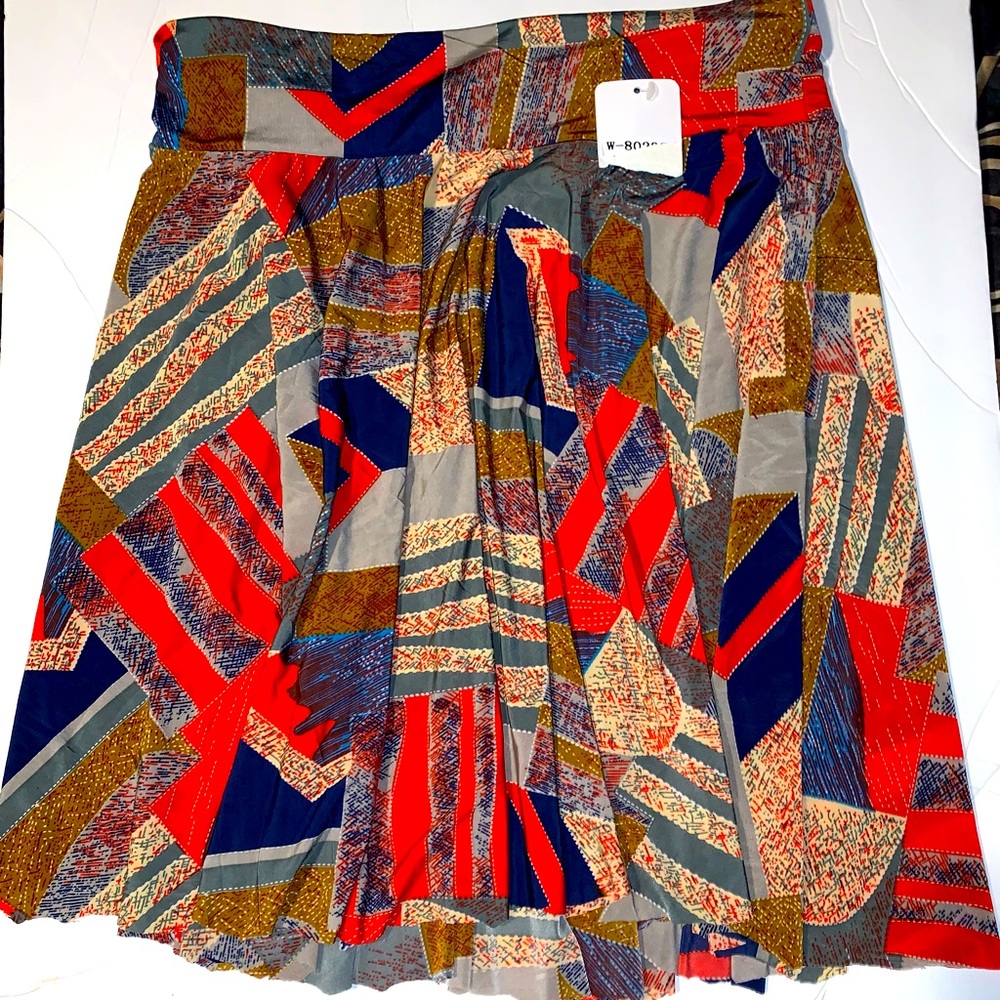 GEOMETRIC MIDI SKIRT